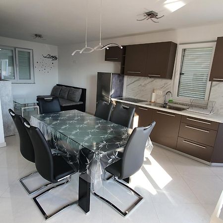 Apartmani Lanterna Krk Town Exteriör bild