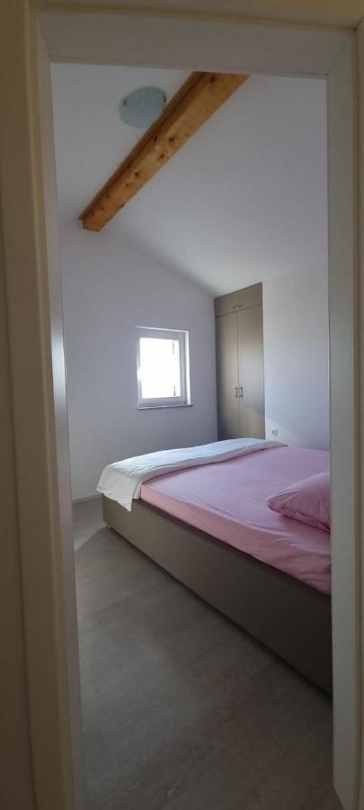 Apartmani Lanterna Krk Town Exteriör bild
