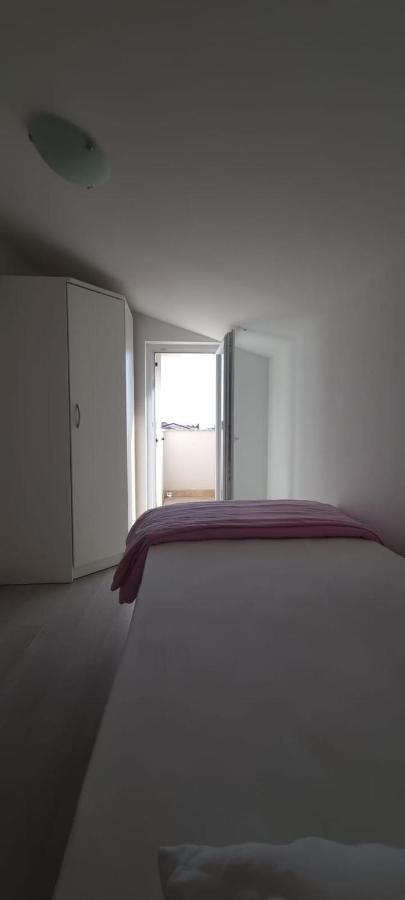 Apartmani Lanterna Krk Town Exteriör bild
