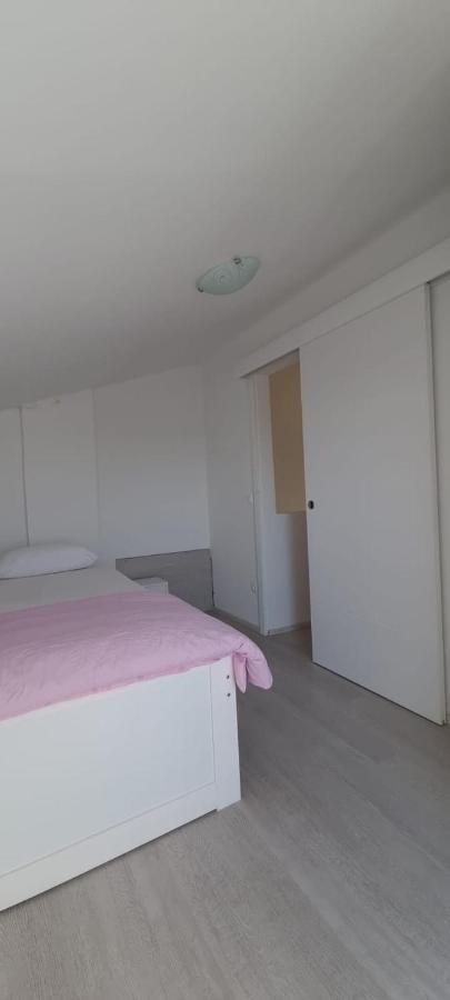 Apartmani Lanterna Krk Town Exteriör bild