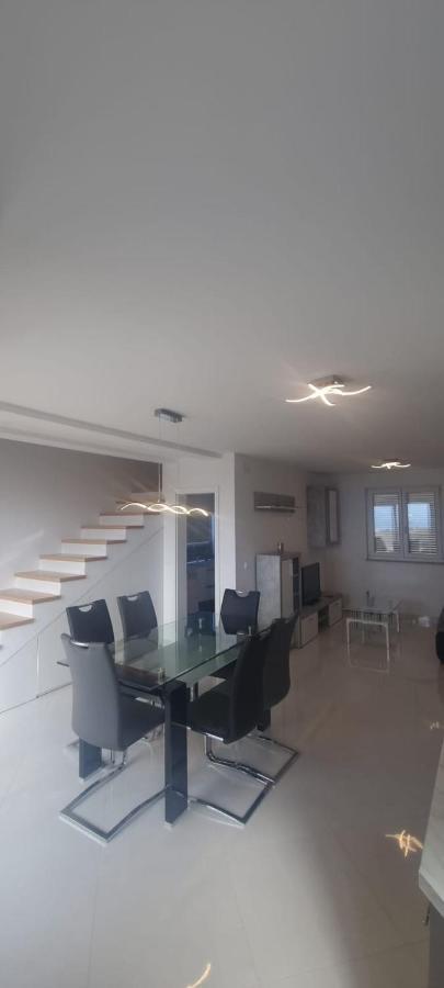 Apartmani Lanterna Krk Town Exteriör bild