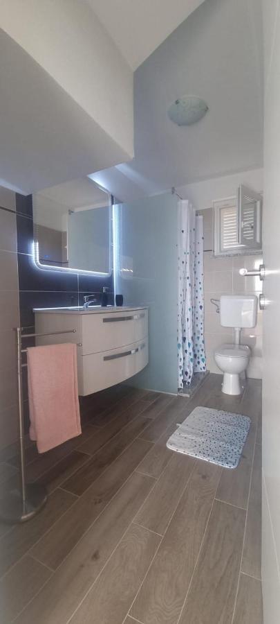 Apartmani Lanterna Krk Town Exteriör bild
