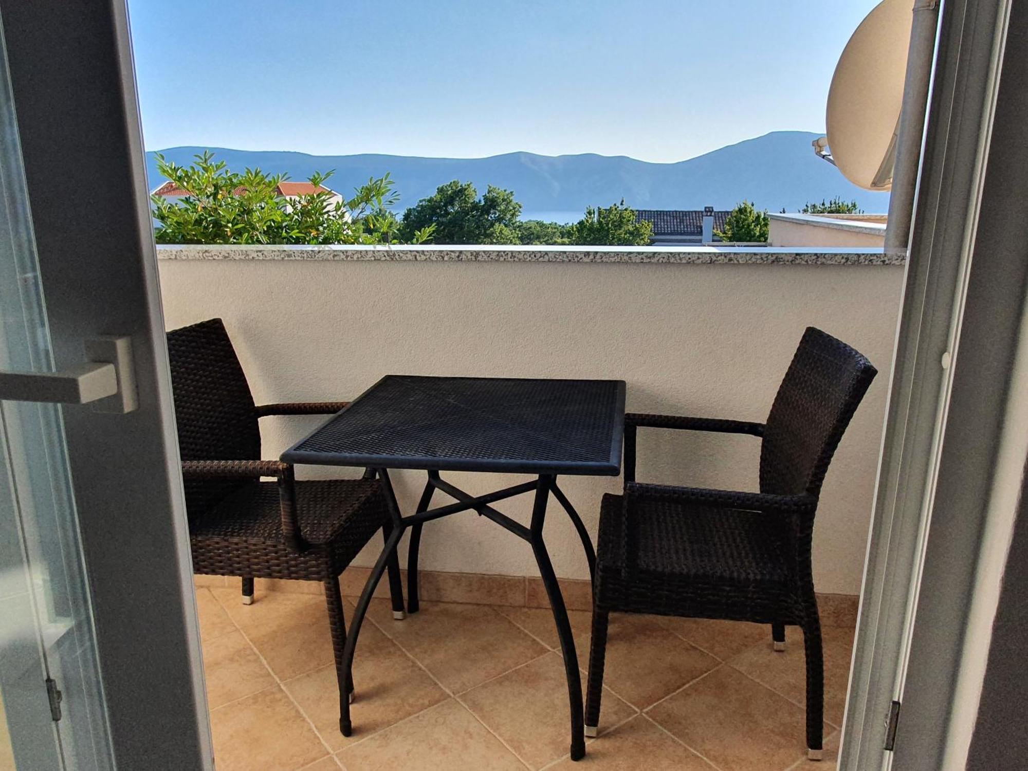 Apartmani Lanterna Krk Town Exteriör bild